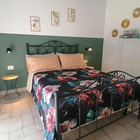 Il Vicoletto Sul Castello Napels
